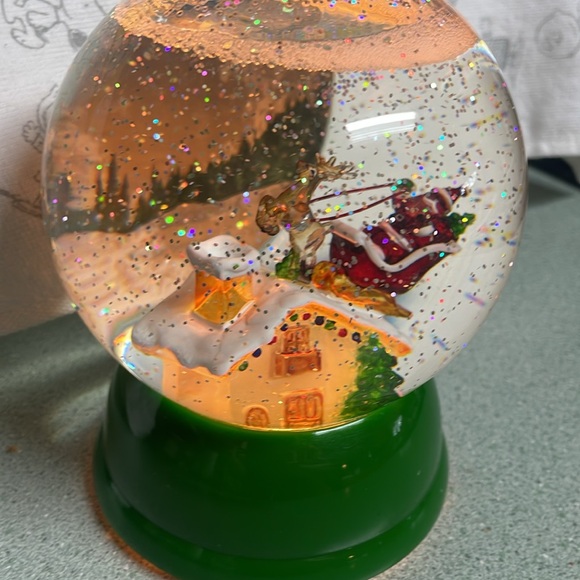 NIB seasons of cannon falls lighted water globe with Santa & reindeer - Picture 5 of 8